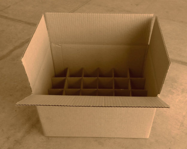 Los coperos: cajas para vajillas con separadores de cartón